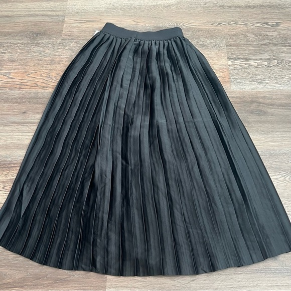NWT Lululemon Satin Pleated Midi Skirt Black Size XS - Picture 6 of 12